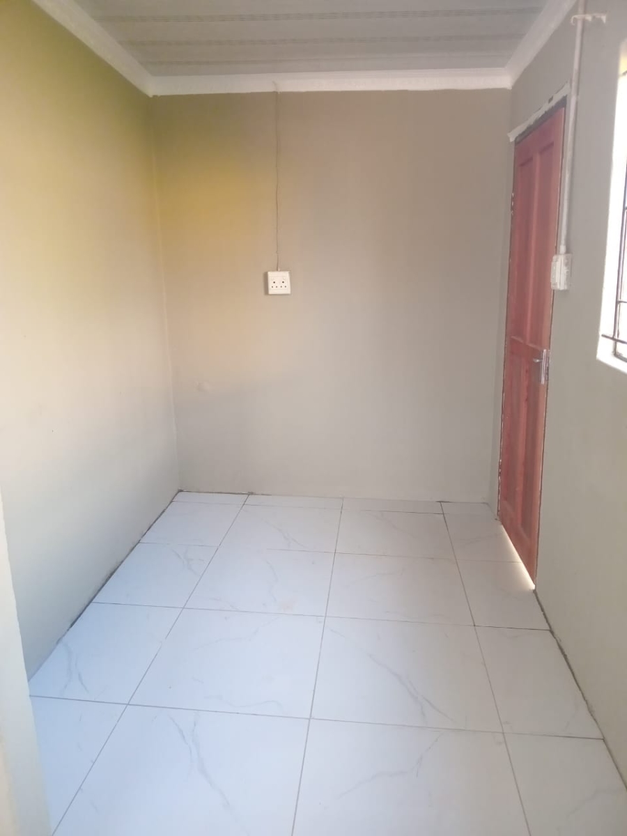 2 Bedroom Property for Sale in Bloemside 5 Free State